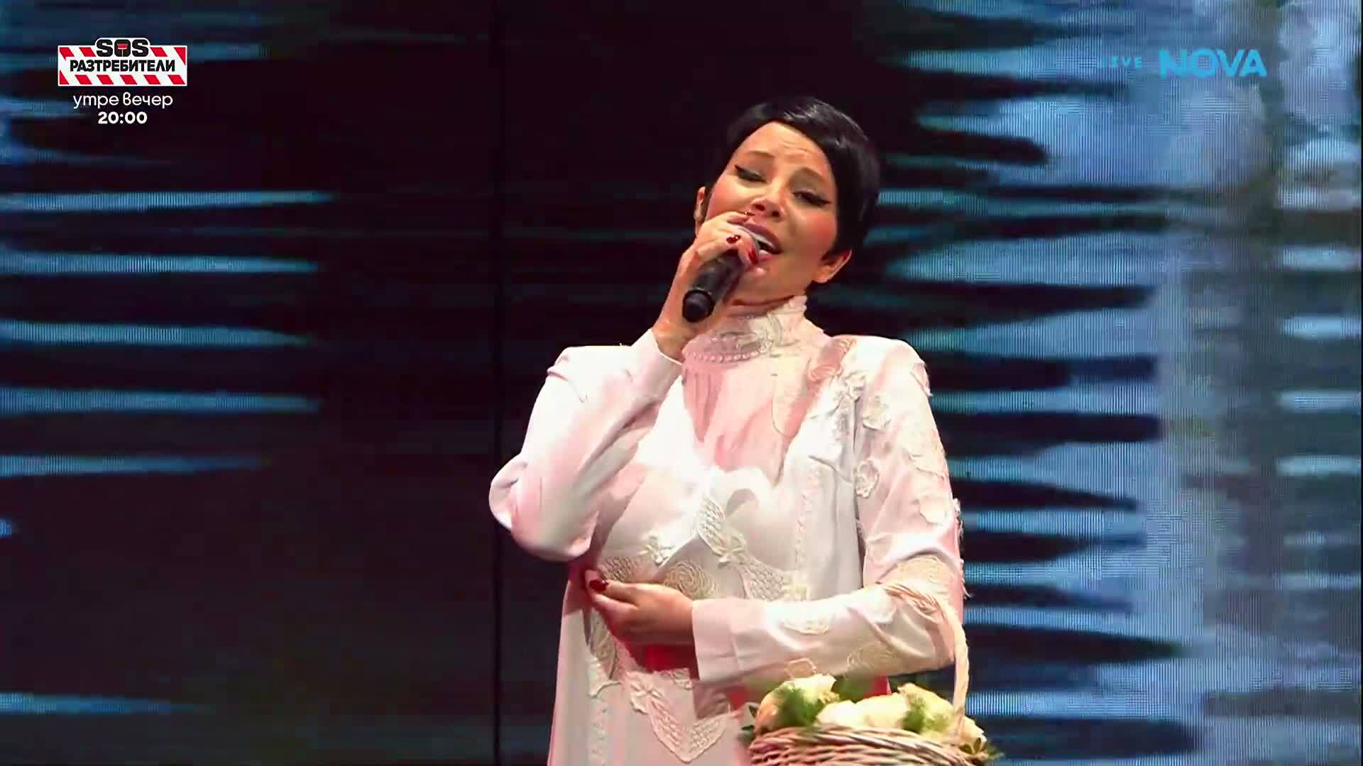 Емилия като Паша Христова - „Една българска роза“ | Като две капки вода
