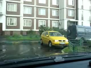 Жена Иска Да Паркира...