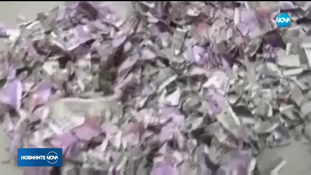 Мишки изгризаха хиляди долари от банкомат
