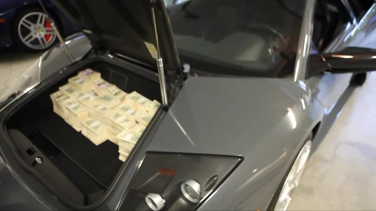 50 не си играе, пълни Lambo - то с пачки 