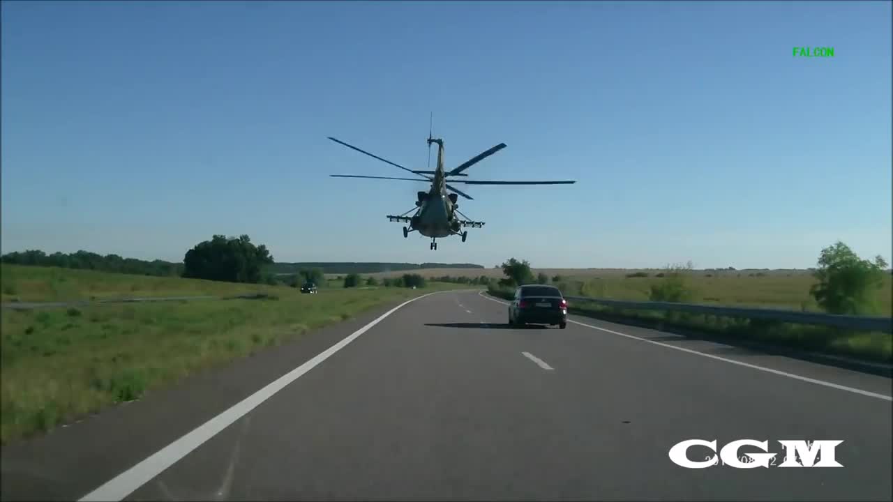 Да шофираш след хеликоптер на магистралата в Русия