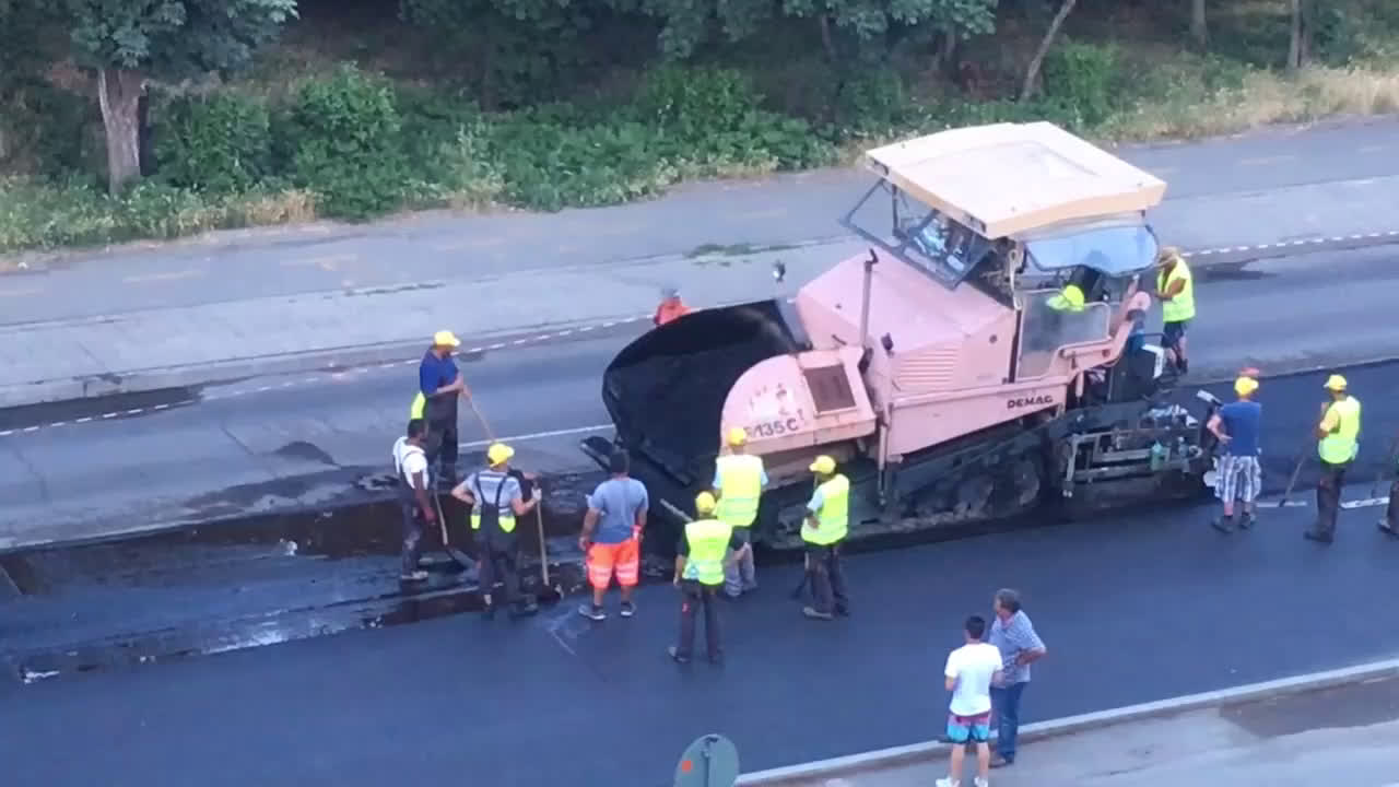 Асфалтиране в локва