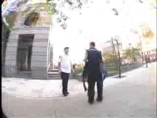БОЙ - МОМЧЕ СРЕЩУ ПОЛИЦАЙ