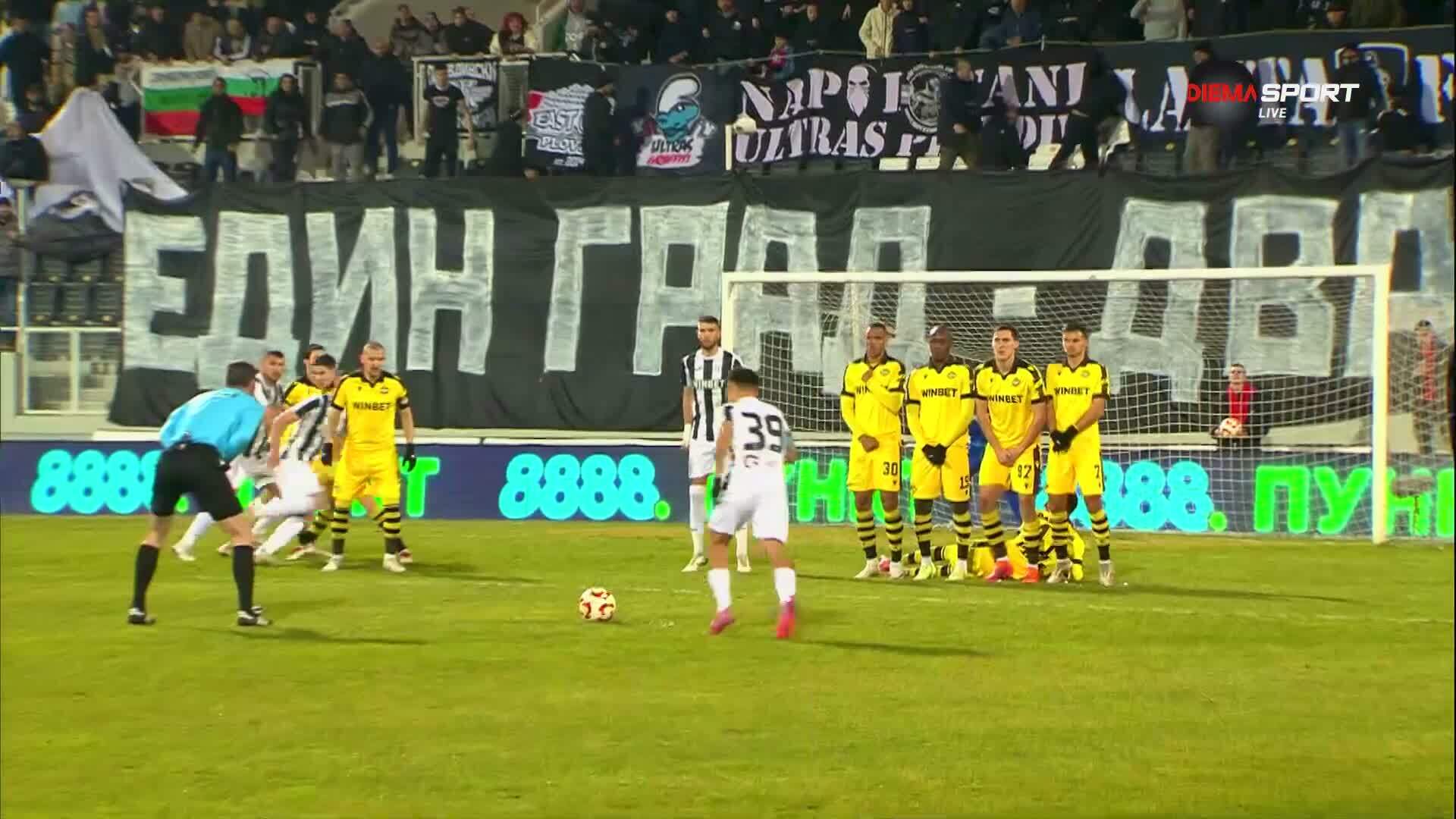 Напречната греда спаси Ботев Пловдив