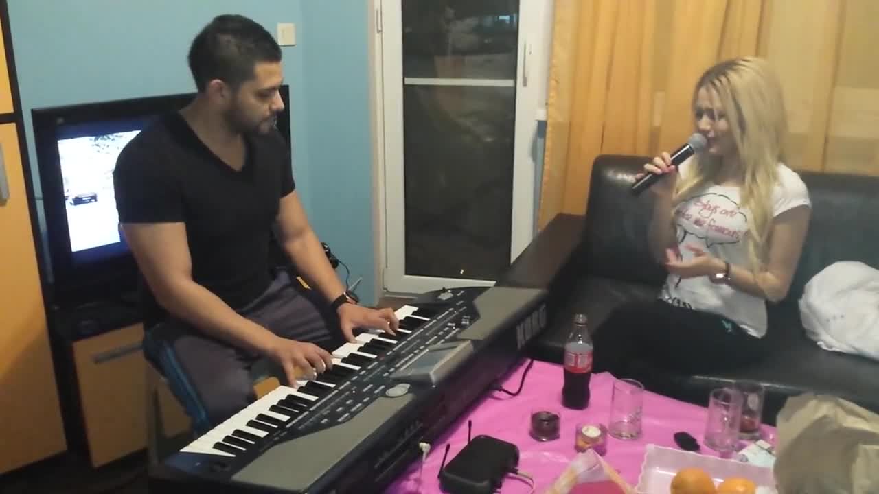 >New ! Теди Александрова ft. Александър Асенов - Още ме боли | Live