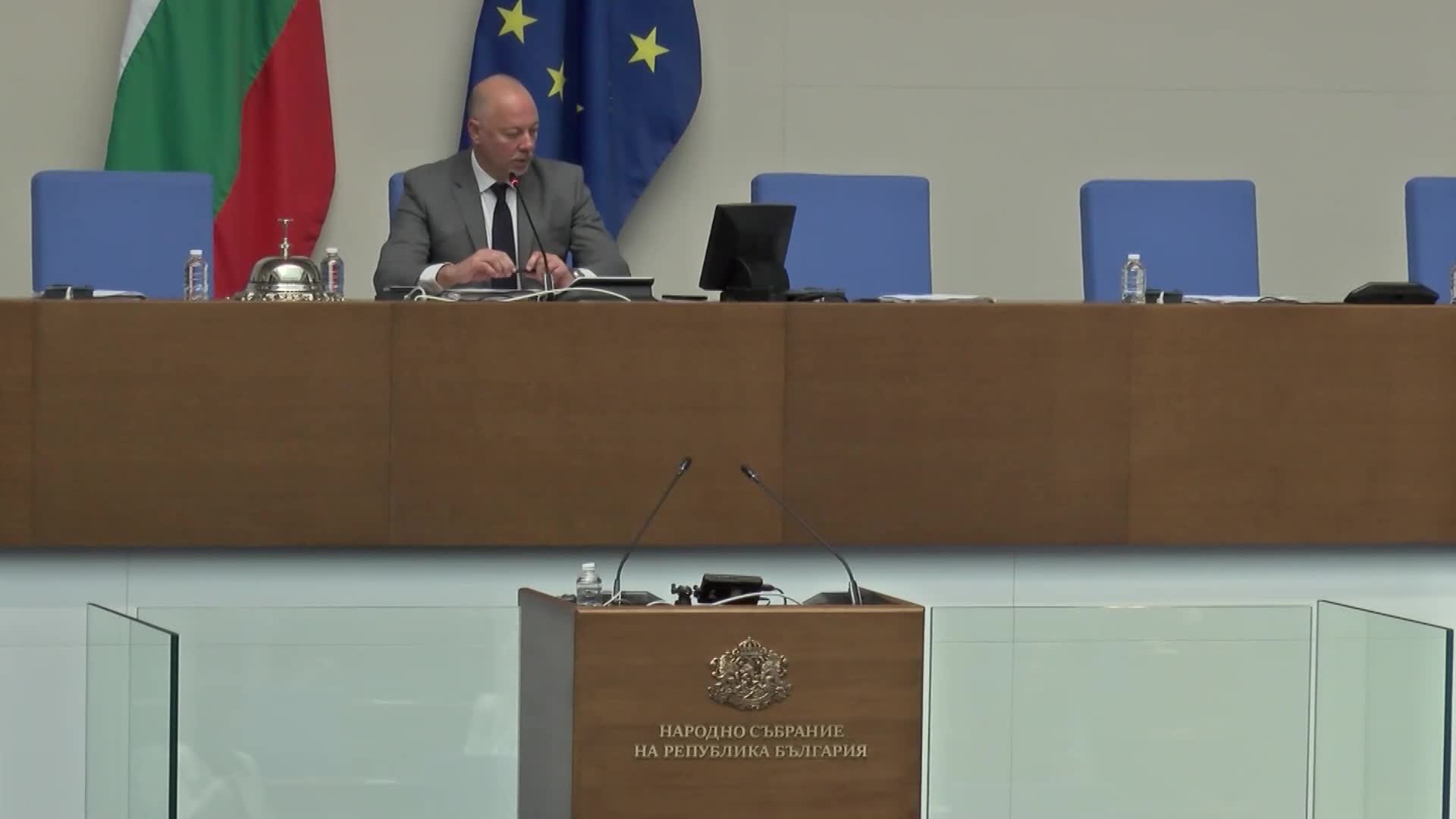 Парламентът прие оставката на Вежди Рашидов