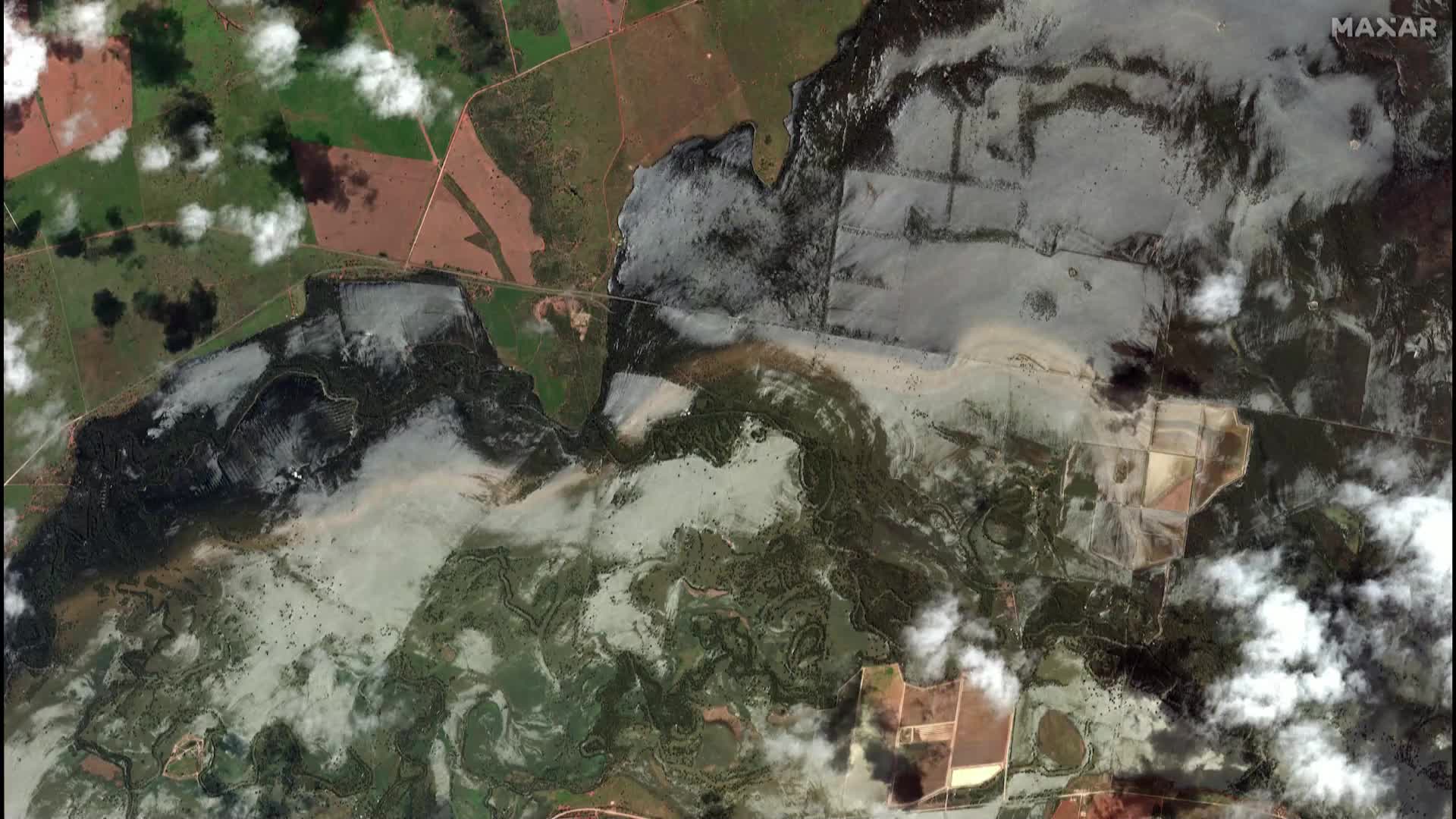 Сателитни изображения показват щетите след наводненията в Австралия (ВИДЕО)
