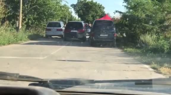 Цигански сватби блокират ежедневно пътя