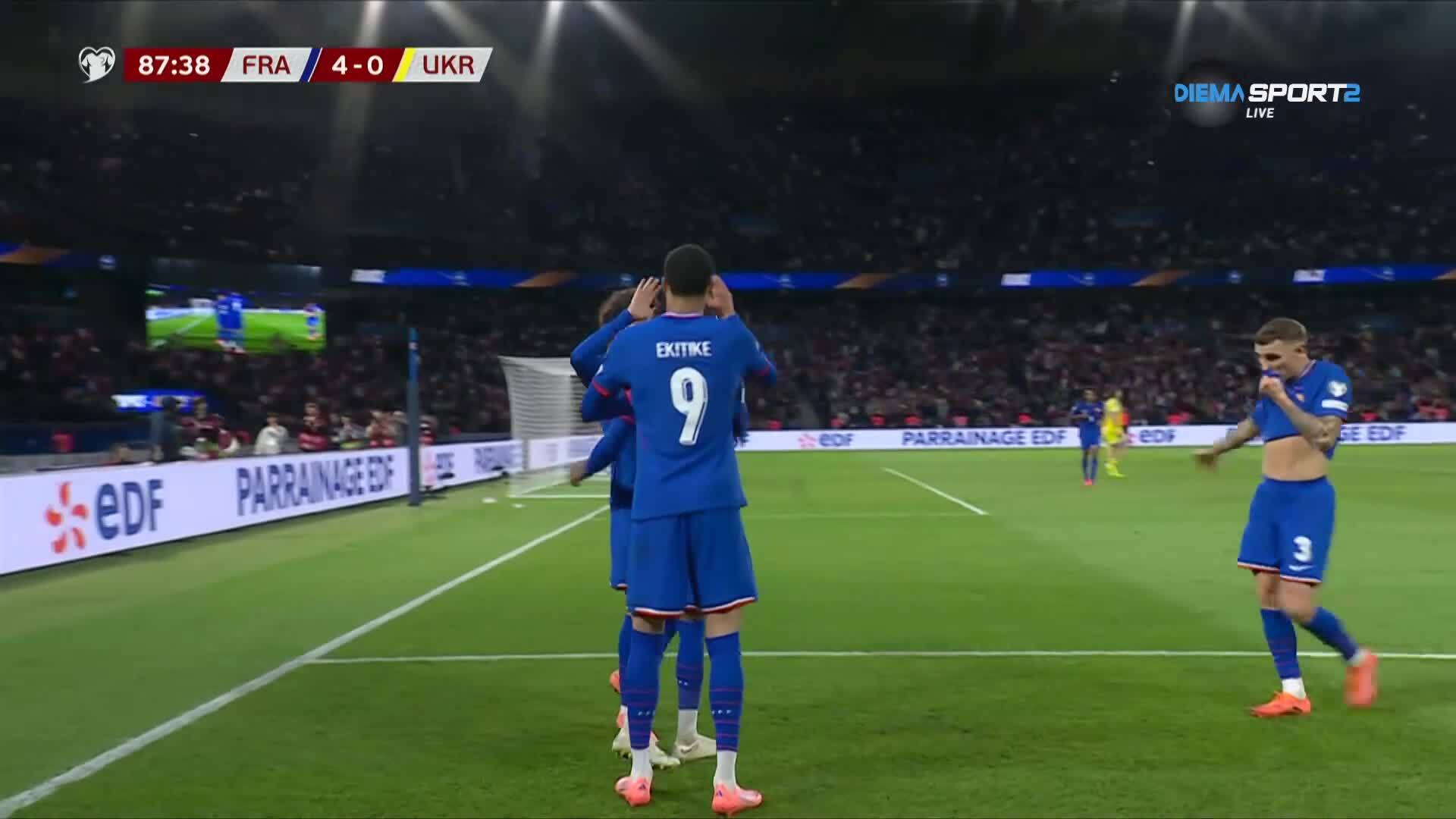 Екитике с дебютен гол за 4:0 срещу Украйна