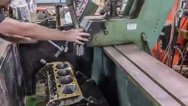 Възстановяване на V8 двигател за 4 минути