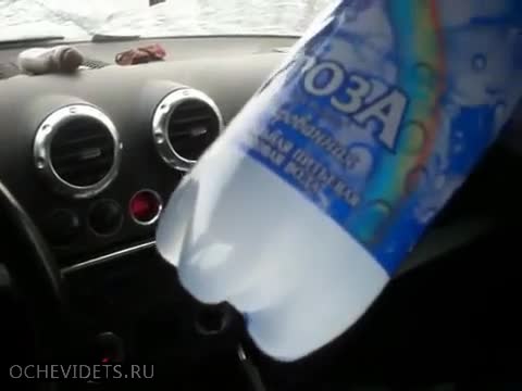 Руско клипче как минерална вода се превръща в лед за секунди