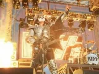 Kiss Разцелуваха Българското Знаме На Концерта