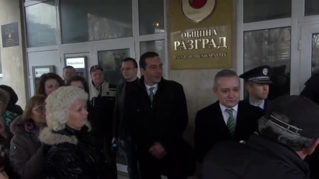 Фенове на "Лудогорец" протестират в Разград
