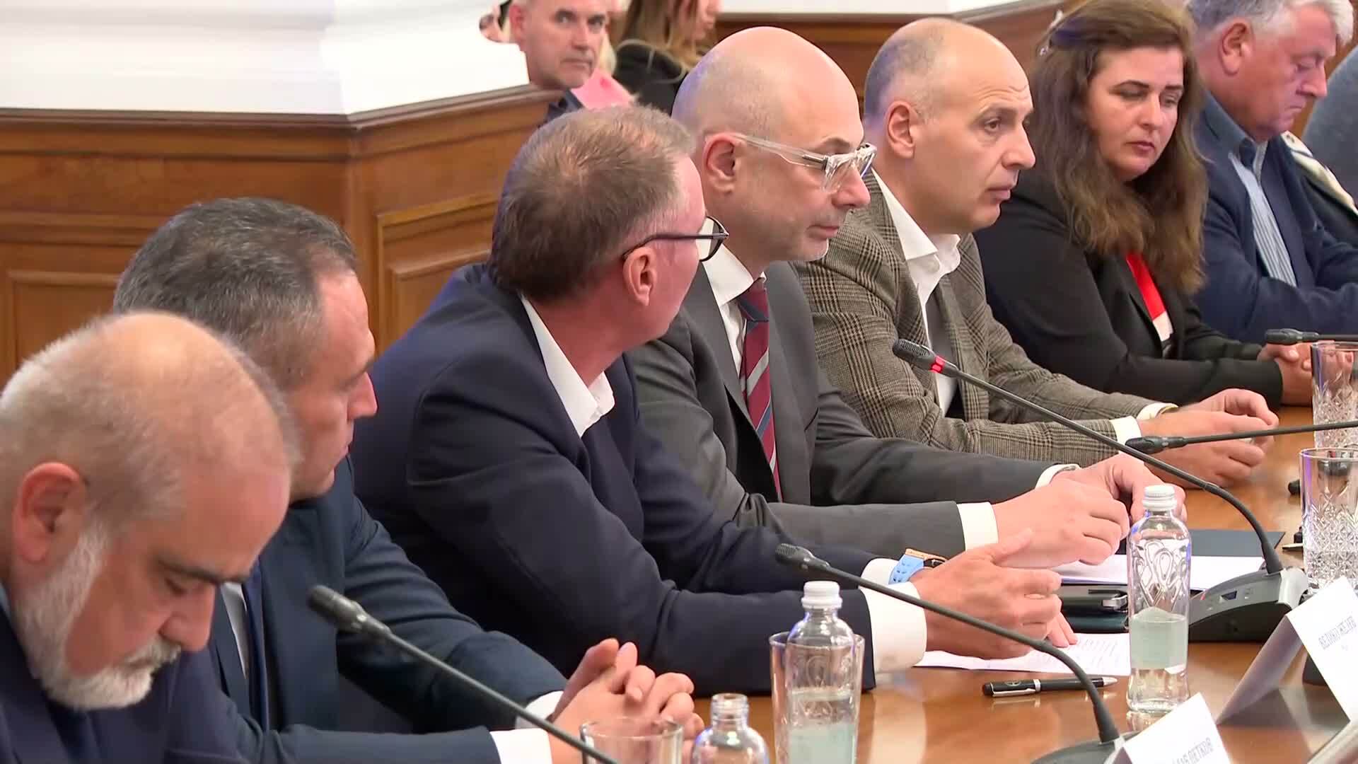 Правителството представи новия подход в пътното строителство, ще търси публично-частно партньорство