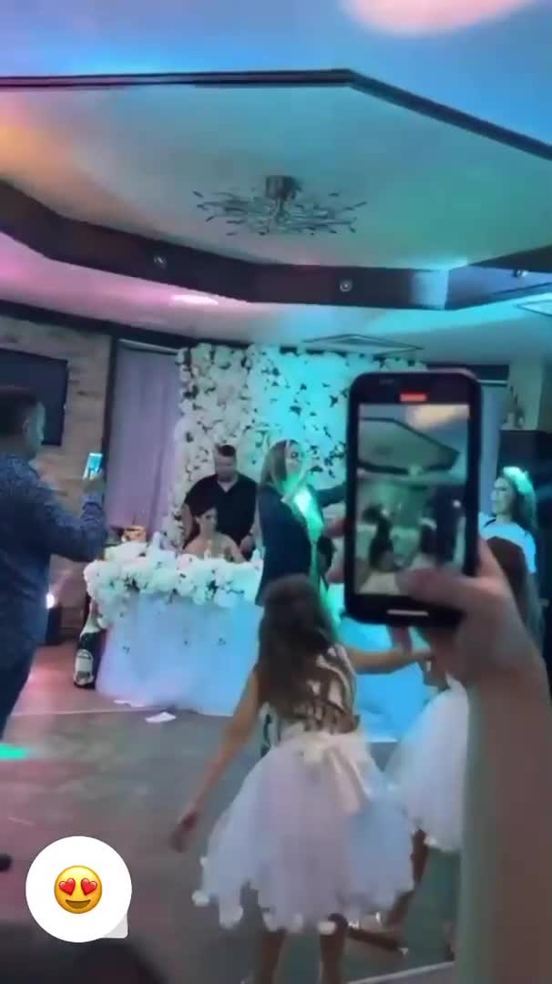 Бони пее на сватбата на Благой Георгиев
