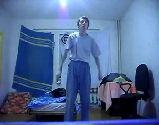 Най - некадърния танцьор виждан някога !!!