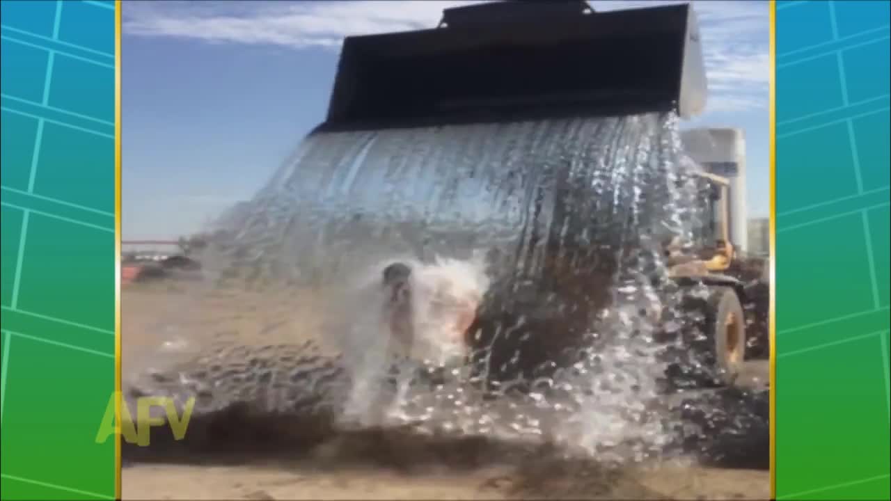 Компилация на най-смешните и несполучливи опити! 'ice Bucket Challenge'