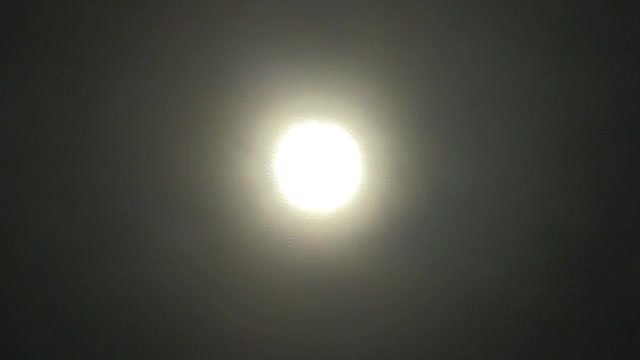Слънцето се сдоби с ореол