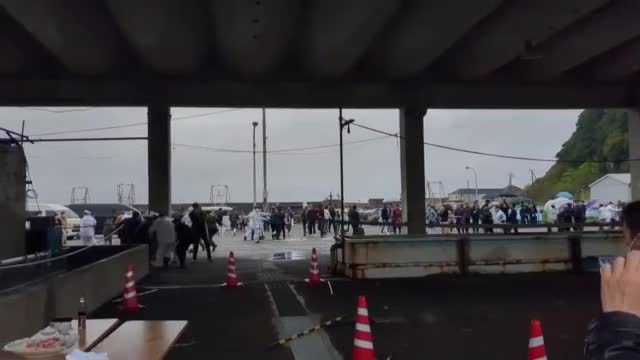 Мъж хвърли бомбичка по японския премиер на предизборен митинг