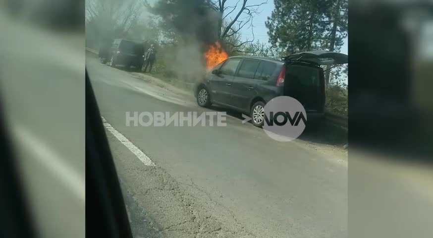 Кола пламна на Околовръстното шосе на София