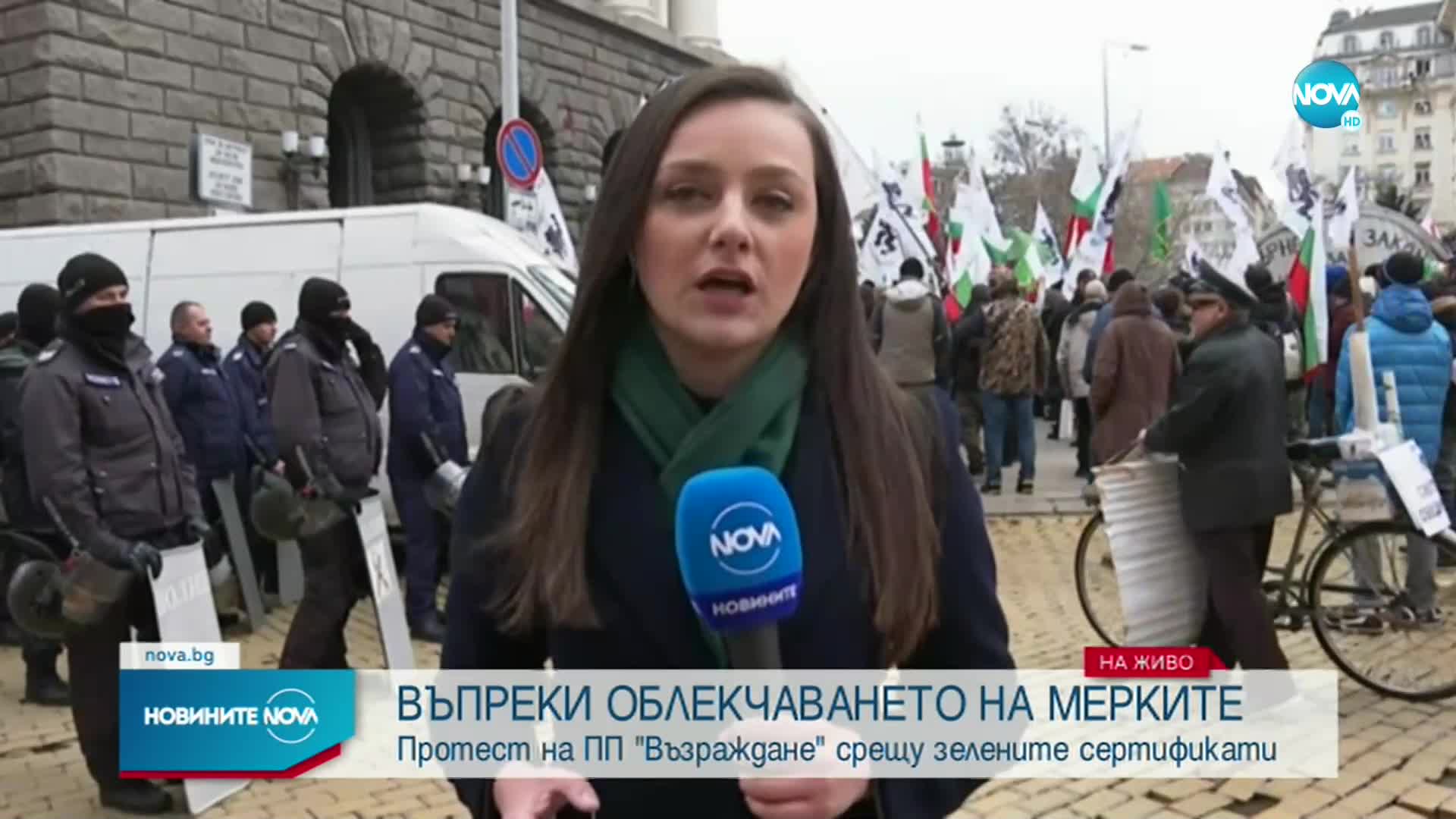 Премиерът отиде при протестиращите срещу антиCOVID мерките