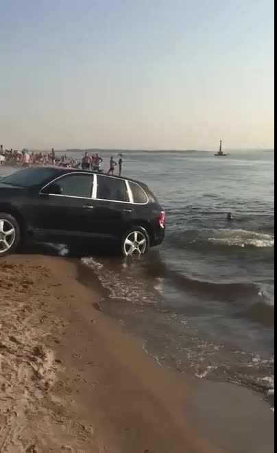 Защо да отидеш на море с Порше Каен?