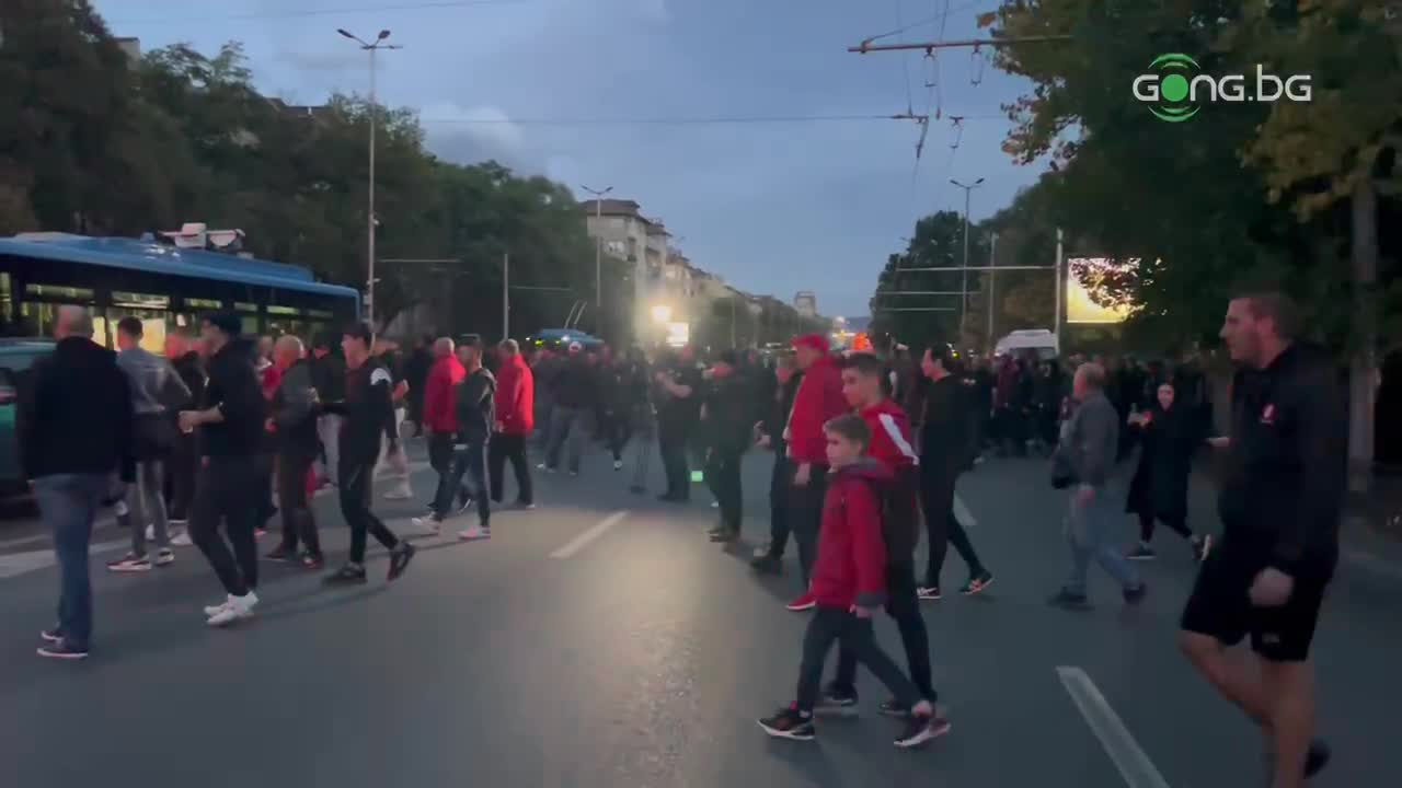 Феновете на ЦСКА излязоха на протест