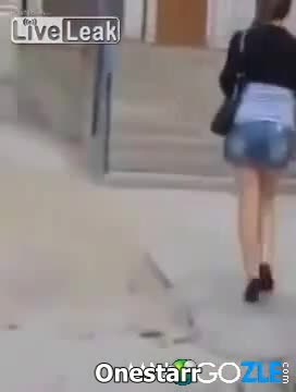 Как се качват стълби с токчета - Смях