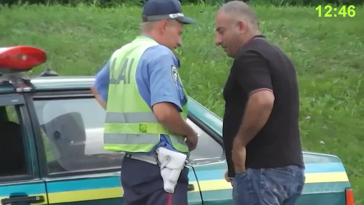 Полицаи които вземат подкуп - Компилация 2014