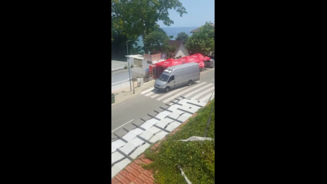 Паркиране на пешеходна пътека в "Обзор"