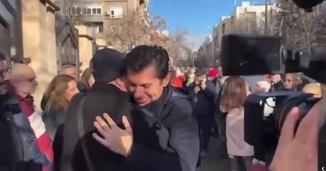 Сенсей успокоява Кирил Петков
