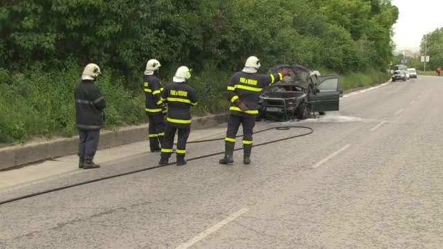 Кола пламна в движение и затвори изхода на Русе