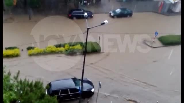 От „Моята новина”: Порой потопи улиците в Стара Загора под вода
