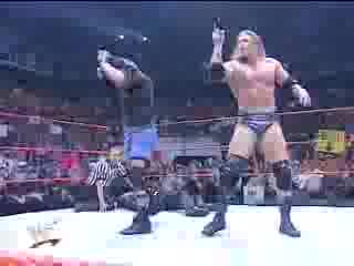WWF - Kane И Undertaker Спасяват Lita