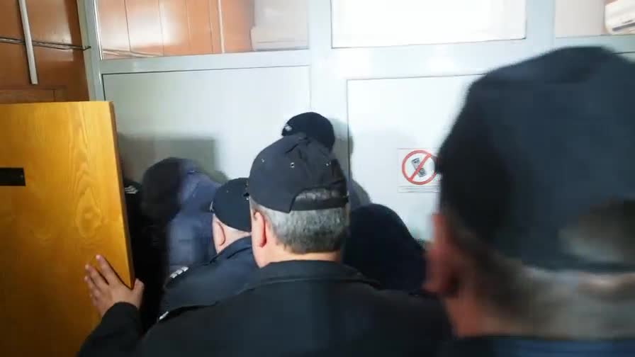 Охранителите на варненския мол остават в ареста
