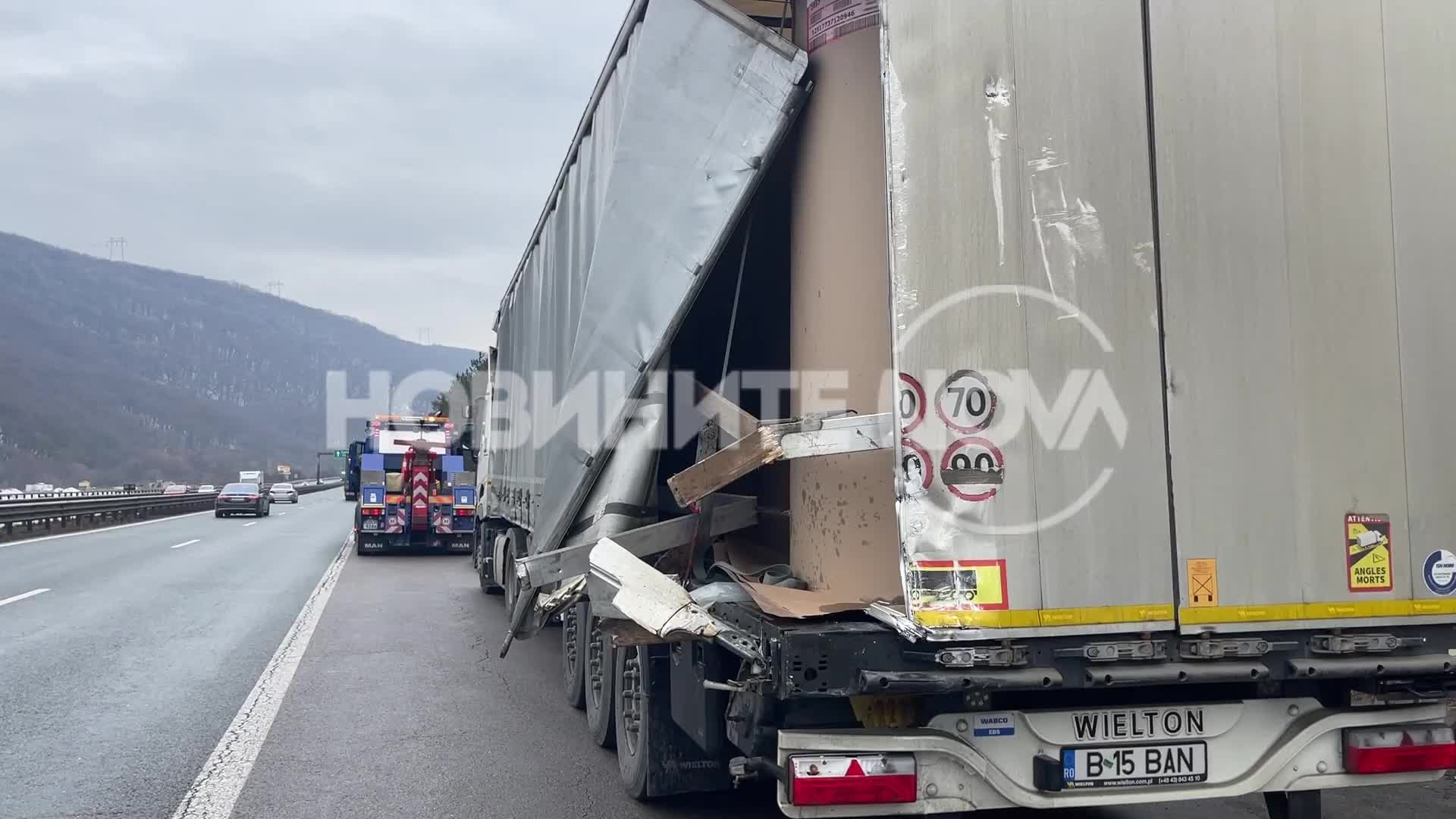 Автобус и тир се удариха на "Хемус"