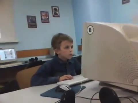 Какво ли гледа този? 