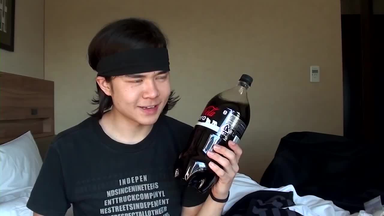 >Изпиване на два литра диетична кола