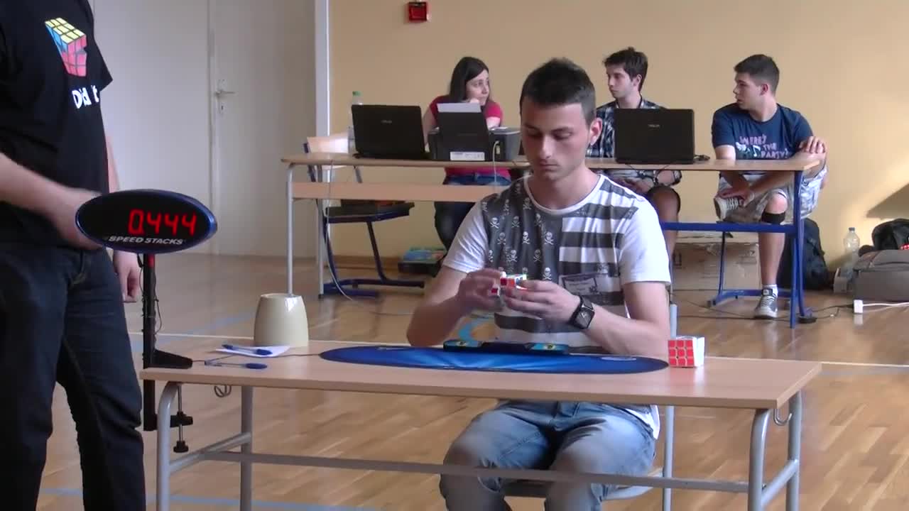 Рубик куб - 8.93 секунди национален рекорд за България