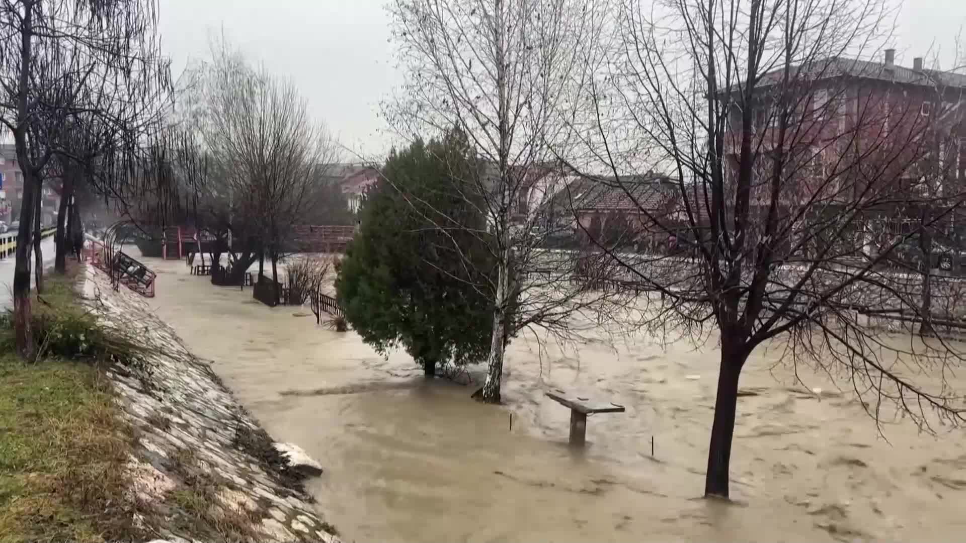 Извънредно положение в части на Сърбия и Косово заради пороите (ВИДЕО)