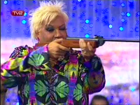 Алисия В Шоуто На Азис, Втора Част