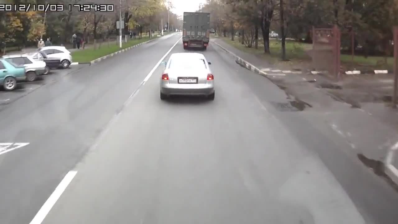 Никога Не Показвайте Среден Пръст На Руснак Тираджия