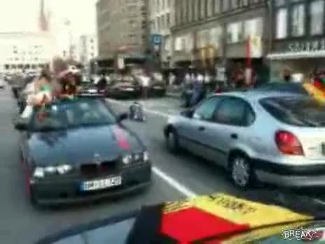 Смях! Германски фен се пребива жестоко 