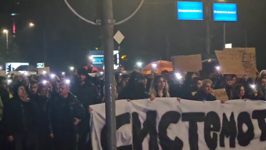 Голям протест в Скопие след трагедията в Кочани