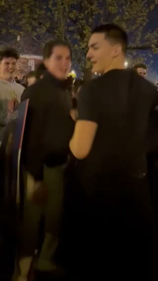 Изборите в Унгария: Ликуващи хора и приповдигнато настроение на митинг на партия "Тиса"