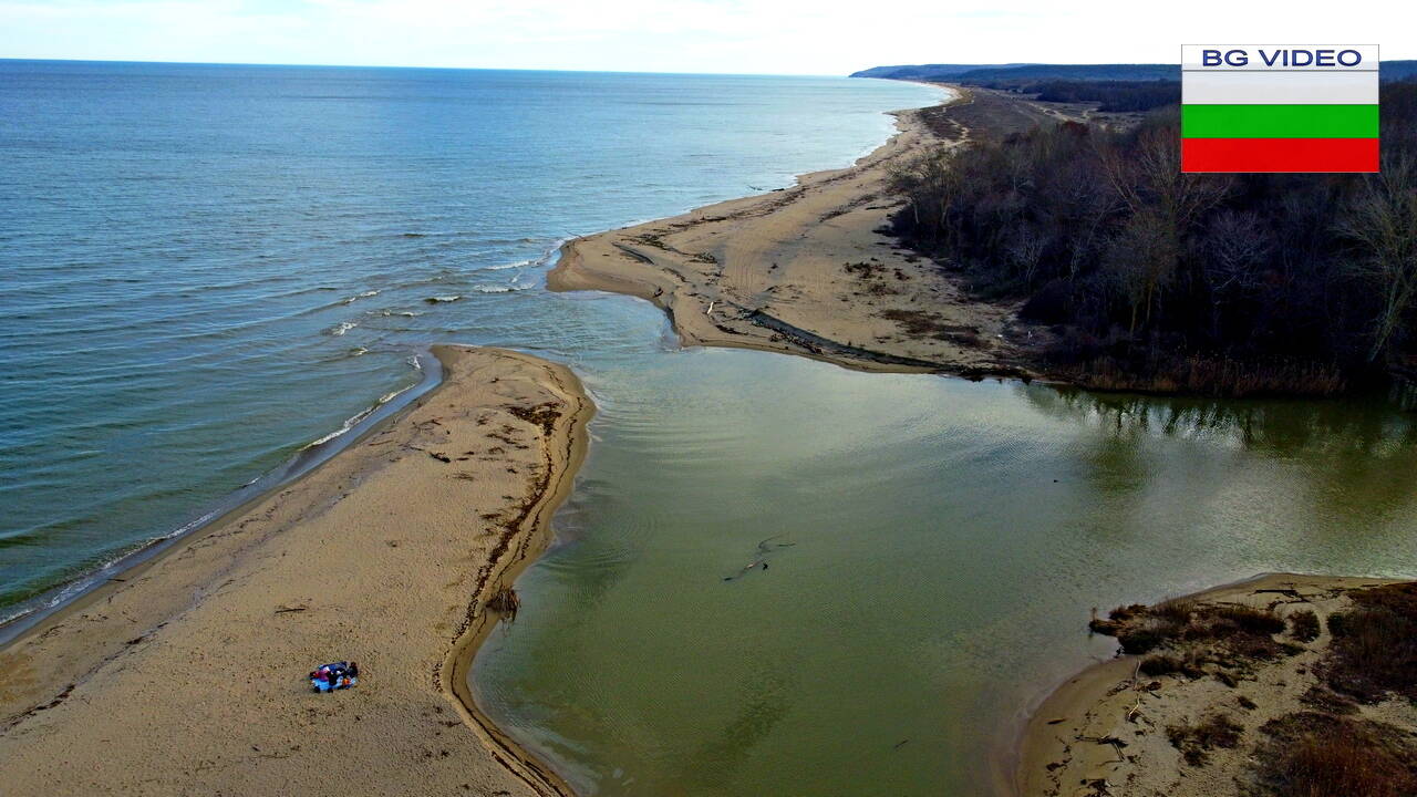 Там където морето прегръща реката