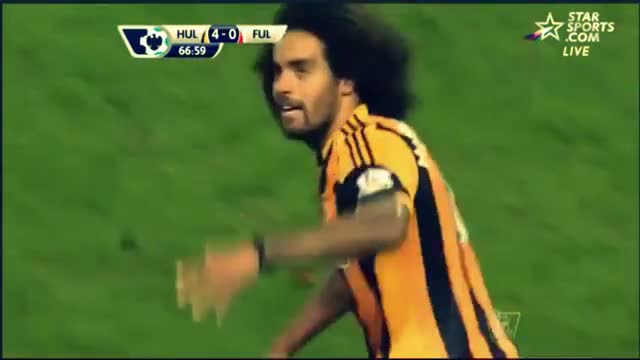 Нестандартнo отпразнуване на гол ! Футболист се подстрига след като вкара !