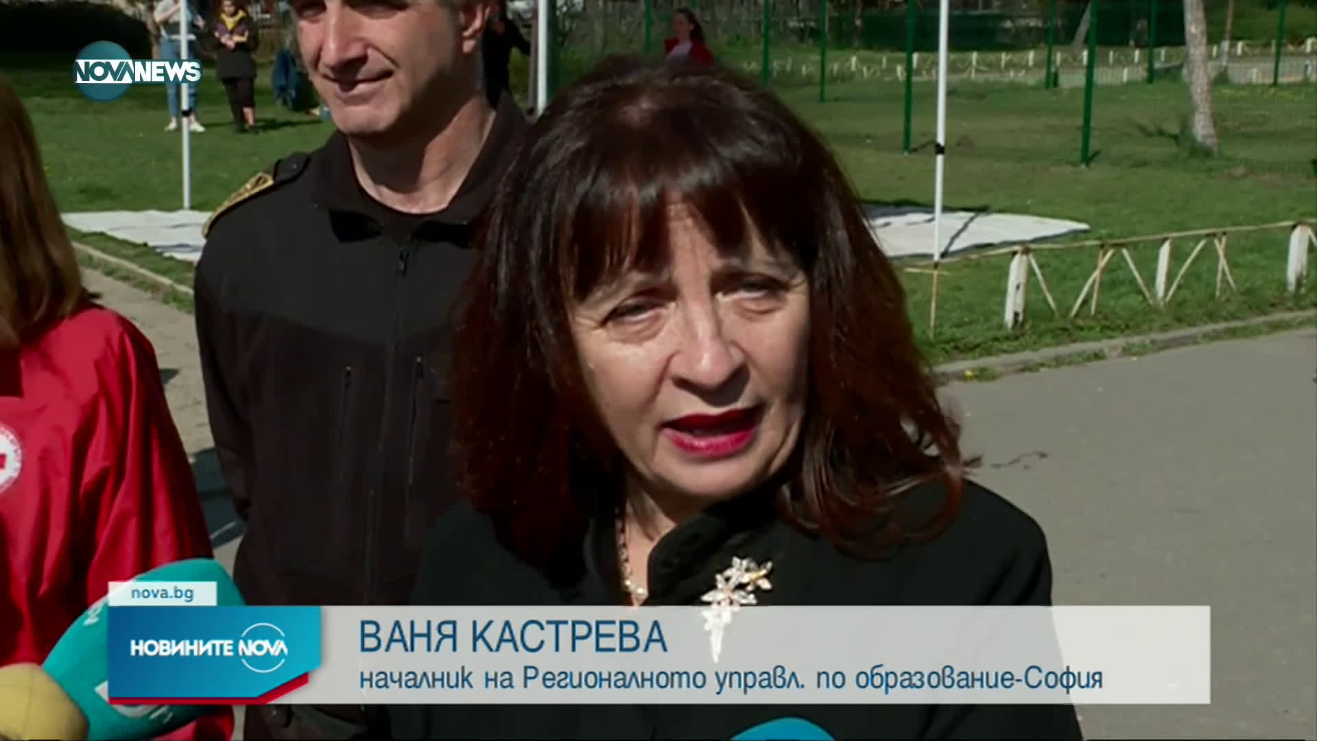 Учениците от 5-и, 9-и и 12-и клас се завърнаха в класните стаи
