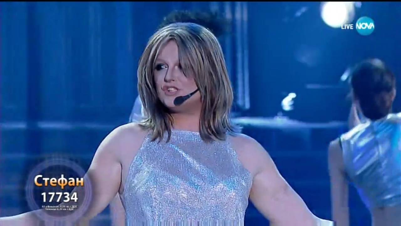 Стефан Илчев като Britney Spears - „Born To Make You Happy” | Като две капки вода