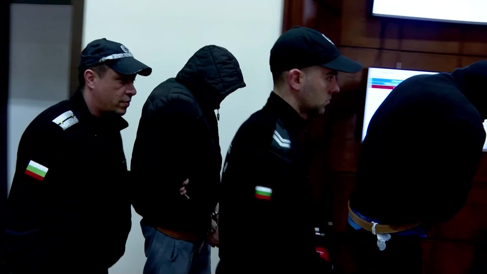 Задържане под стража за полицаите, обвинени в убийство на арестанта